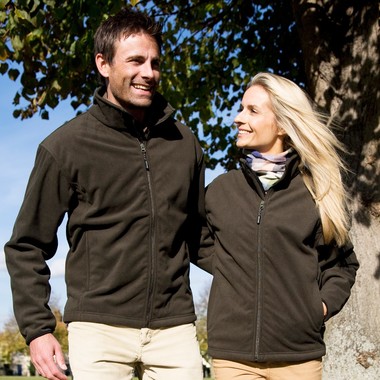 R109X-Casual-Couple-2012